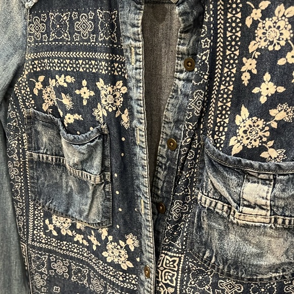 Free People XS long denim shirt - Picture 4 of 8